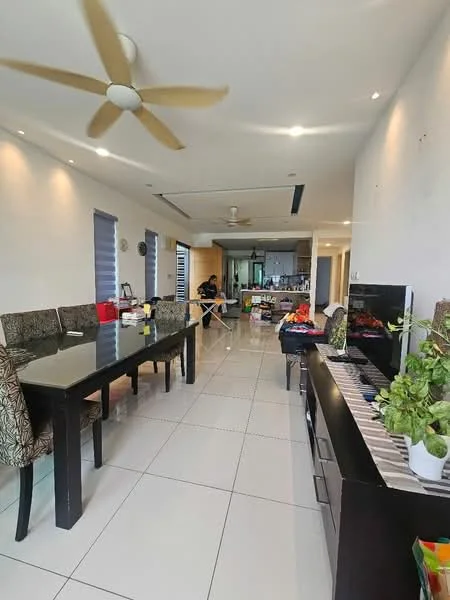 Living features: large rectangular dining table, upholstered dining chairs, 5-blade ceiling fan, recessed downlights, white painted walls, glossy tile flooring, sliding glass door, window with roller blinds, decorative wall clock, TV console, potted plants; style: modern. Kitchen features: open kitchen layout, kitchen island, stainless-steel appliances, cabinets with wood finish, countertop with backsplash; style: modern.