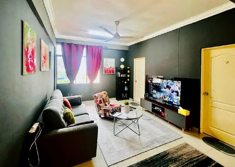 Living features: grey fabric sofa, colorful accent chair, coffee table, wall-mounted TV, TV console, area rug with geometric pattern, 5-blade ceiling fan, floor-to-ceiling window, red curtains, decorative wall art, light-colored walls, crown moulding; style: modern; view: city.