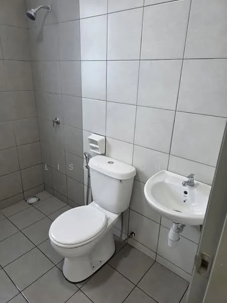 Bathroom features: white toilet, single-sink vanity with chrome faucet, wall-mounted shower head, grey ceramic tile flooring, light grey wall tiles, white wall tiles, built-in soap dish, mirror above sink; style: modern.