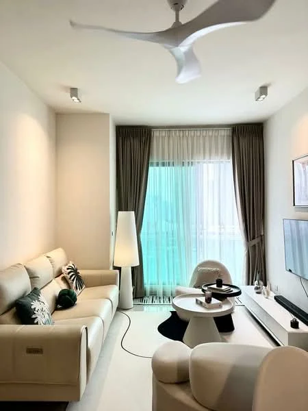 Living features: 3-seater leather sofa in cream, floor lamp, coffee table, TV console, wall-mounted TV, area rug, curtains, ceiling fan, recessed lighting, sliding glass door, floor-to-ceiling windows; style: modern; view: city.