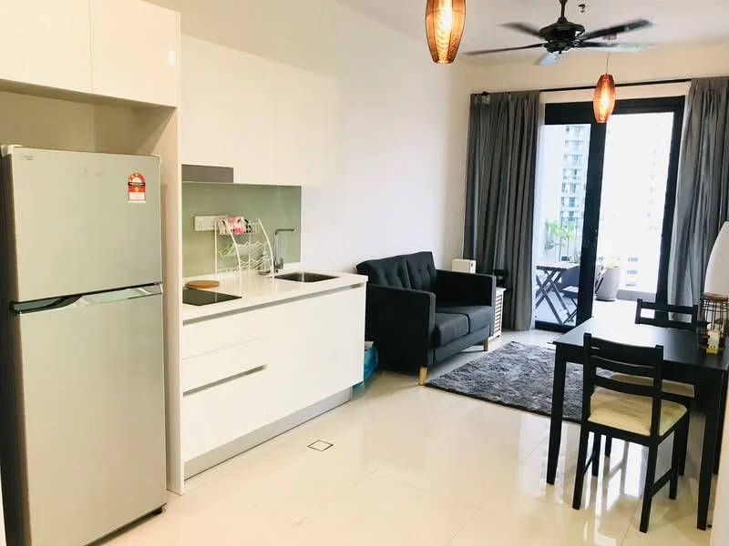 Kitchen features: white cabinetry, stainless-steel fridge, single-bowl stainless-steel sink, chrome pull-down faucet, white quartz countertop, ceramic tile backsplash, built-in oven, 4-burner gas hob, recessed downlights, floor-to-ceiling windows, grey fabric sofa, area rug with geometric pattern, dining table with 4 chairs, ceiling fan; style: modern; view: city.