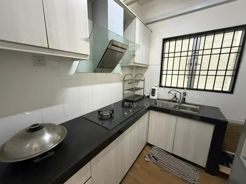 Kitchen features: white shaker cabinets, black countertop, stainless-steel sink, chrome pull-down faucet, built-in gas hob, stainless-steel range hood, open shelving, window with black metal grille, tile backsplash, wooden flooring; style: modern.
