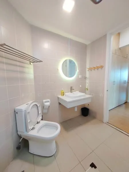 Bathroom features: white wall tiles, light grey floor tiles, single-sink vanity with wall-mounted cabinet, round mirror with backlight, one-piece toilet, towel rack, soap dispenser, waste bin; style: modern.