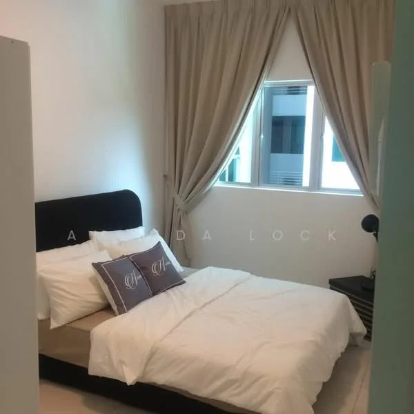 Bedroom features: queen-size bed, upholstered headboard, white bedding, decorative pillows, nightstand, table lamp, floor-to-ceiling window, curtains in beige, light-coloured walls, carpeted flooring; style: modern.