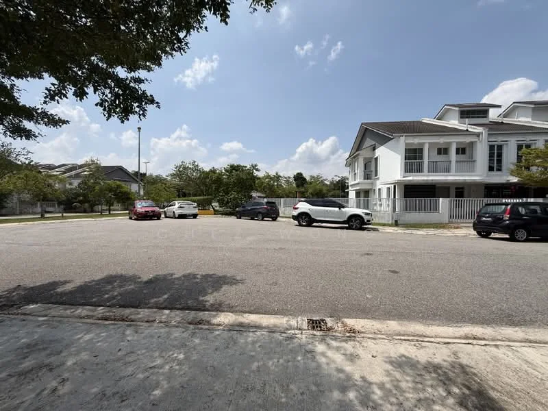 Exterior type: linked terrace house; features: white painted facade, two-storey building, front porch, manicured lawn, surrounded by trees, paved driveway, street view, multiple parked cars; style: modern.