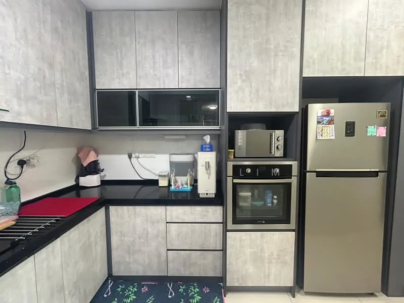 Kitchen features: grey laminate cabinetry, black countertop, stainless-steel fridge, built-in oven, microwave, single-bowl stainless-steel sink, chrome pull-down faucet, ceramic tile flooring, wall-mounted cabinets, open shelving, kitchen towel rack, decorative mat; style: modern.