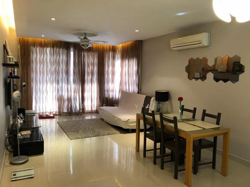 Living features: 3-seater fabric sofa in white, ceiling fan with light, wall-mounted TV, TV console in black, area rug with geometric pattern, dining table with 4 chairs, large windows with sheer curtains, air conditioning unit, decorative wall with hexagonal panels, laminate flooring, wall sconce lighting; style: modern.