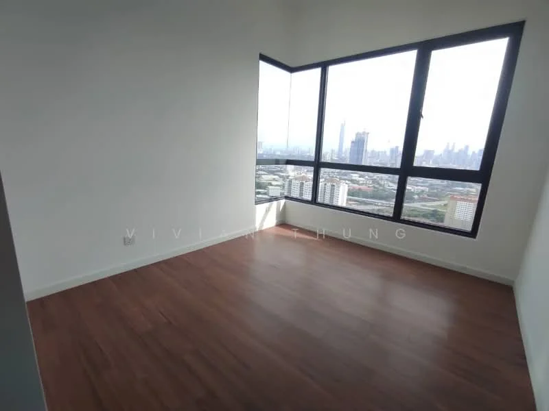 Room features: large floor-to-ceiling windows, city skyline view, light wood laminate flooring, white painted walls, no visible furniture, corner room layout, ample natural light; style: modern; view: city.