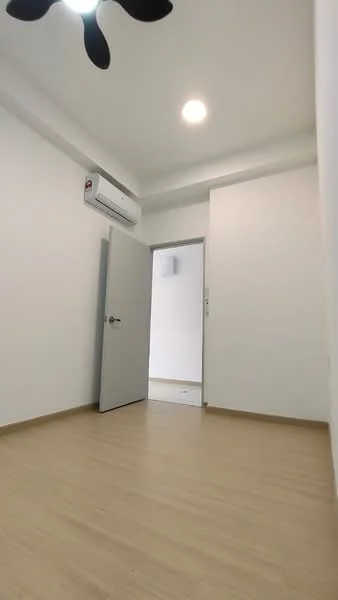 Room features: white painted walls, laminate flooring, ceiling fan, 1 wall-mounted split AC, door leading to another room, door leading to hallway, recessed ceiling light; style: modern.