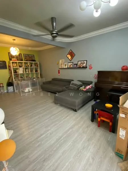 Living features: 3-seater fabric sofa in grey, 2-seater fabric sofa in grey, ceiling fan with light, laminate flooring, light grey painted walls, decorative wall art, piano, children's play table, storage unit with transparent doors, box for storage, crown moulding; style: modern.