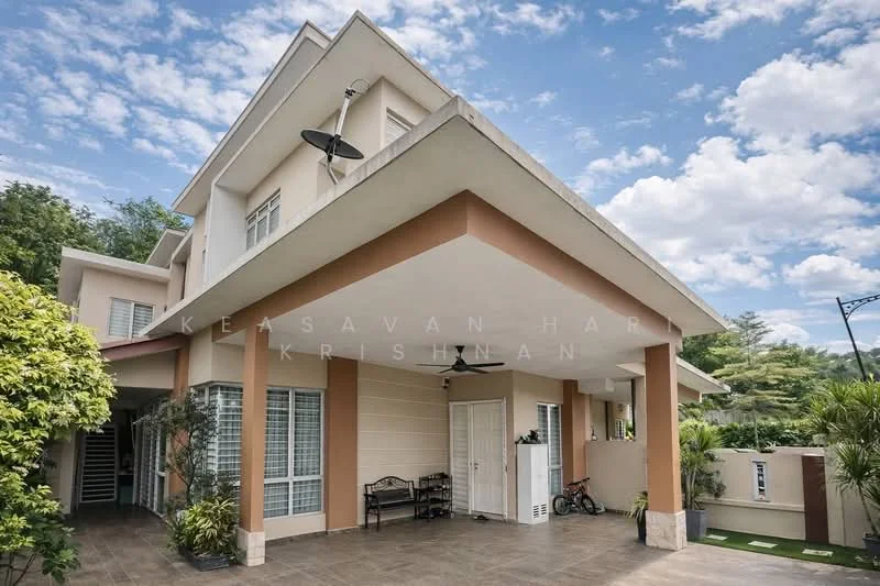 Exterior type: detached bungalow; features: cream painted facade, flat roof, single-storey, manicured lawn, paved walkway, outdoor seating area, landscaped garden, satellite dish, ceiling fan on porch, large windows, covered porch; style: modern.