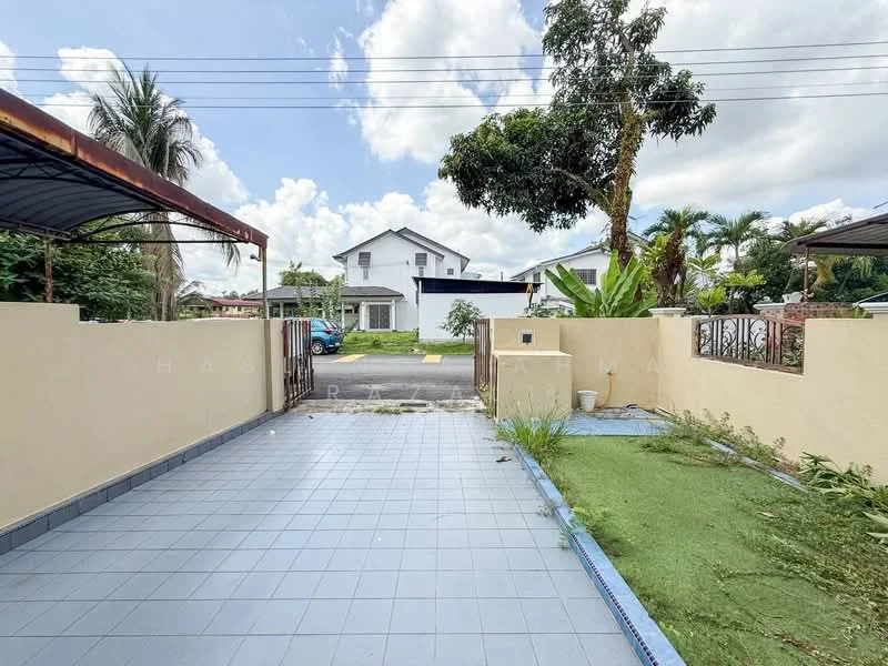 Exterior type: detached bungalow; features: paved driveway, manicured lawn, fence with gate, tropical landscaping, single-storey house in background, palm trees, open carport, street view, clear blue sky; style: modern.
