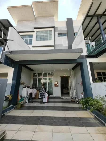 Exterior type: linked terrace house; features: two-storey building, grey and white painted facade, covered porch area, tiled flooring in porch, large windows with grid pattern, decorative wall panels, outdoor plants, clothes drying area, balcony on upper floor, modern architectural design; style: modern.