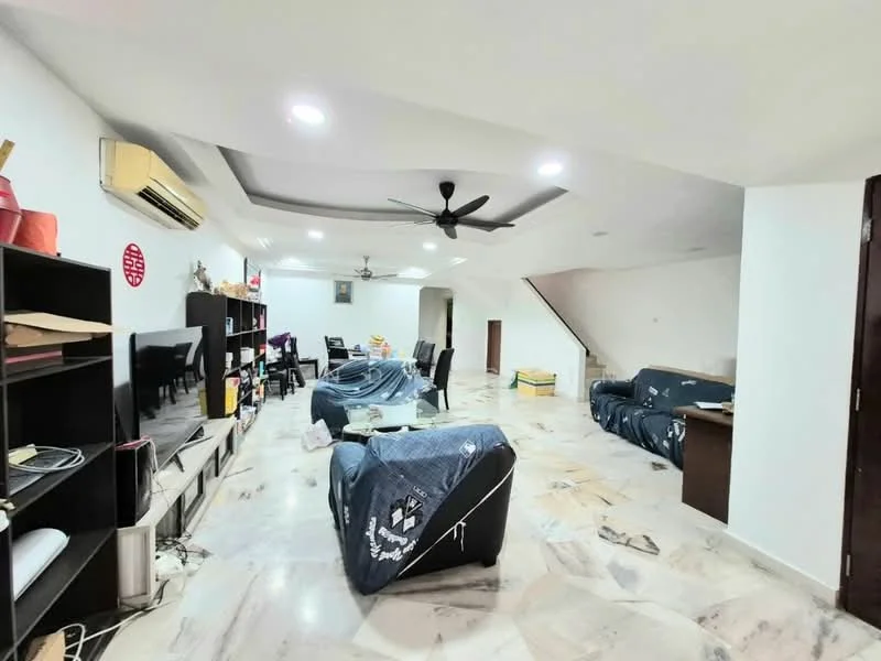 Living features: marble flooring, white painted walls, tray ceiling with recessed lighting, 5-blade ceiling fan, wall-mounted air conditioning unit, black bookshelves, dining table with chairs, sofa covered with fabric, decorative wall clock, open space layout; style: modern.