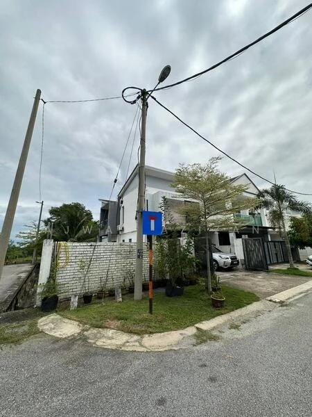 Exterior type: detached bungalow; features: white painted facade, 2-storey building, manicured lawn, paved driveway, surrounded by greenery, street lamp, telephone pole, parking space for 1 car; style: modern.