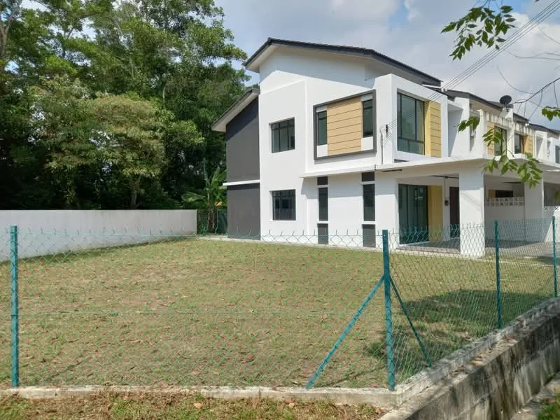 Exterior type: semi-detached house; features: white painted facade, grey accent wall, flat roof, manicured lawn, fenced yard with green wire mesh, large windows, projecting balconies, two-storey structure, driveway, surrounded by greenery; style: modern.