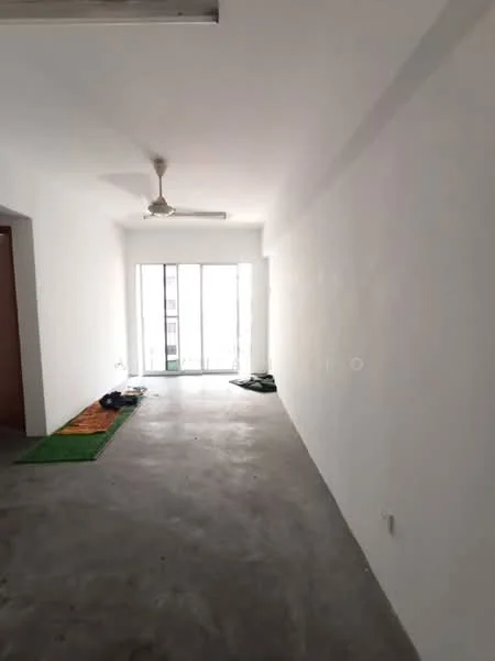 Room features: white painted walls, concrete flooring, 5-blade ceiling fan, floor-to-ceiling windows, sliding glass door, natural light from windows, green area rug, green mat, minimalist decor; style: minimalist.