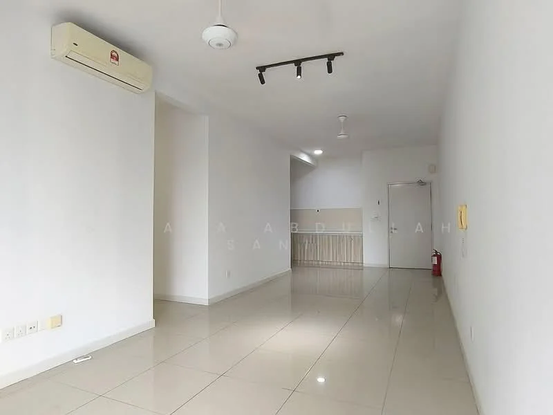 Room features: white painted walls, polished ceramic tile flooring, 1 wall-mounted split AC, ceiling fan, recessed LED downlights, fire extinguisher, door to hallway, light switch, smoke detector; style: modern.