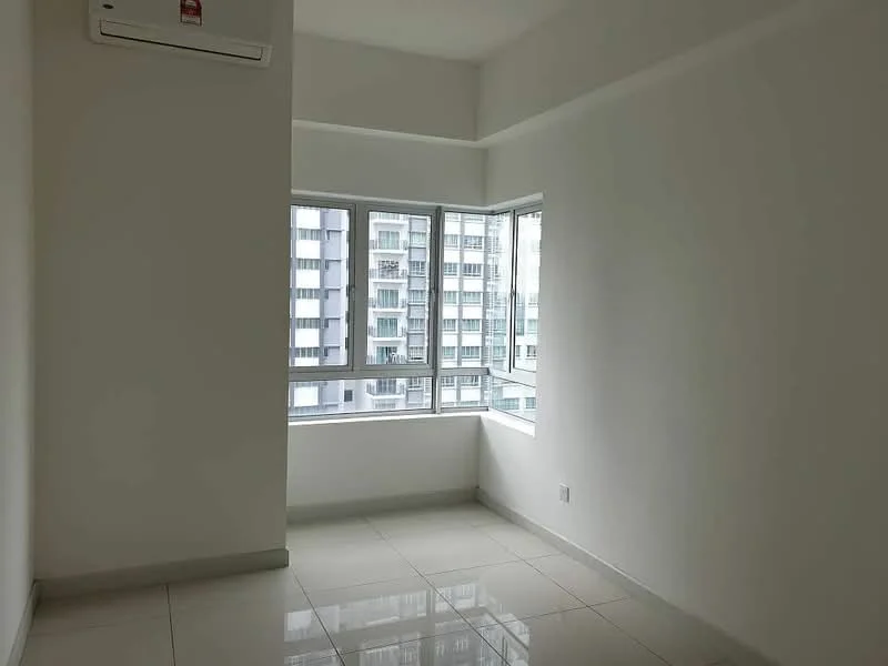 Room features: white painted walls, glossy ceramic tile flooring, floor-to-ceiling windows, corner windows, 1 wall-mounted split AC, natural light from windows; style: modern; view: city.