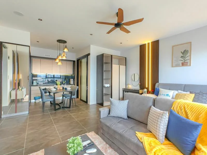 Living features: 3-seater fabric sofa in grey, yellow throw blanket, decorative cushions in various colors, coffee table with decorative items, wall-mounted TV, pendant lighting above dining area, ceiling fan with wooden blades, large window with city view, mirror reflecting the room, wooden side table, artwork on wall, dining table for four, open shelving unit, kitchen area with cabinets; style: modern; view: city.