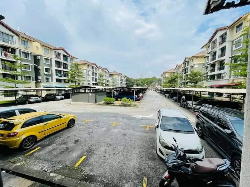 Exterior type: low-rise apartment block; features: covered parking, open-air parking lot, 2-storey buildings, manicured landscaping, paved driveway, adjacent to greenery, balconies on upper floors, multiple vehicle parking, street view, surrounded by residential area; style: modern.