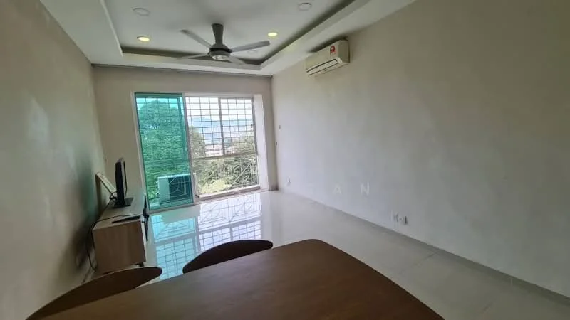 Living features: 5-blade ceiling fan with light, wall-mounted split AC, floor-to-ceiling windows, sliding glass door, light-colored painted walls, glossy tile flooring, TV console, dining table with chairs; style: modern; view: garden.
