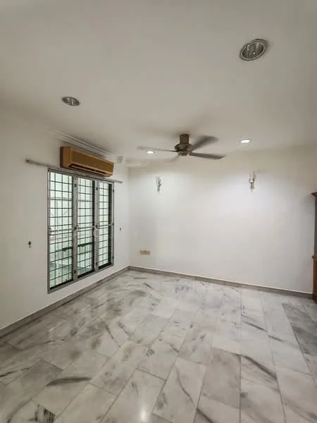 Living features: marble flooring, white painted walls, 5-blade ceiling fan with light, 2 wall-mounted sconces, floor-to-ceiling windows, sliding glass door, air conditioning unit, wooden cabinet; style: modern.