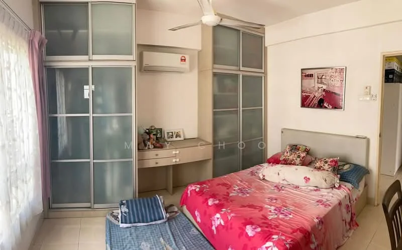 Bedroom features: queen-size bed with floral bedding, built-in wardrobe with sliding glass doors, study desk with chair, wall-mounted air conditioning unit, ceiling fan, window with sheer curtains, tile flooring, decorative wall art; style: modern.