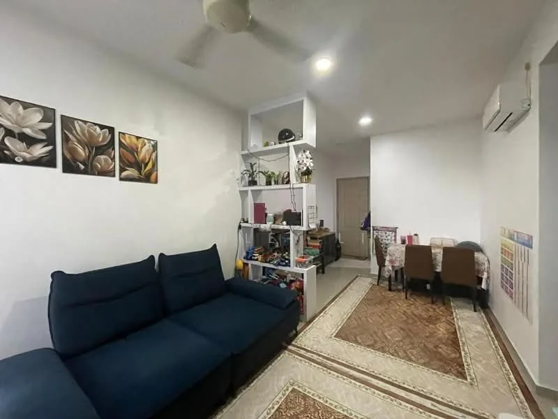 Living features: 3-seater fabric sofa in navy blue, area rug with geometric pattern, wall-mounted air conditioning unit, white painted walls, recessed downlights, open shelving unit, decorative wall art with floral patterns, dining table with chairs, wooden door, flooring in light tiles; style: modern.