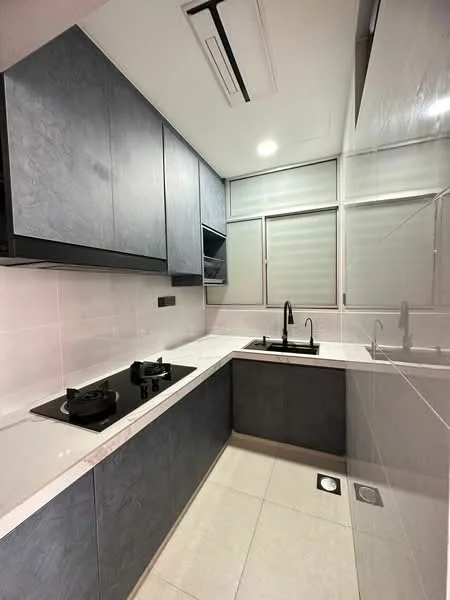 Kitchen features: grey cabinetry, white quartz countertop, black sink, black gooseneck faucet, built-in gas hob, wall-mounted range hood, white tiled backsplash, recessed LED downlights, floor tiles, window with blinds, open shelving; style: modern.