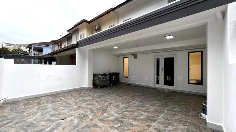 Exterior type: linked terrace house; features: paved flooring, white painted walls, two windows, single main door, overhead lighting, outdoor space, utility area with sink; style: modern.