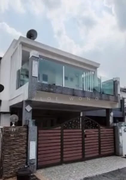 Exterior type: semi-detached house; features: white painted facade, glass balcony railing, stone cladding at base, double-volume structure, sliding glass doors, two air conditioning units on roof, manicured front garden, paved driveway, wooden gate, decorative stone wall, modern architectural design; style: modern.