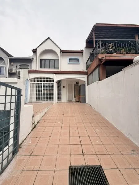 Exterior type: linked terrace house; features: white painted facade, sliding glass door, arched windows, terracotta tiled flooring, balcony with railing, manicured pathway, single-storey, gated entrance, front porch area; style: modern.
