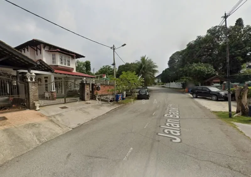 Exterior type: detached bungalow; features: two-storey house, white painted facade, red tiled roof, front porch with railing, manicured lawn, paved driveway, mature trees, street view, sidewalk, street lighting; style: traditional.