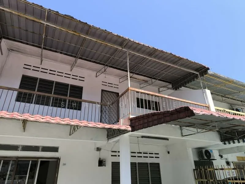 Exterior type: linked terrace house; features: white painted facade, metal roof, balcony with railing, ground floor with awning, multiple windows, air conditioning unit visible, terracotta roof tiles, exposed concrete structure; style: modern.