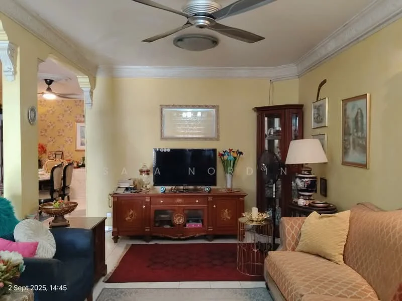 Living features: yellow painted walls, white crown moulding, marble flooring, 5-blade ceiling fan with light, sofa in beige fabric, coffee table, TV console, wall-mounted TV, decorative lamp, framed artwork, houseplants in ceramic pots, area rug with geometric pattern; style: traditional.