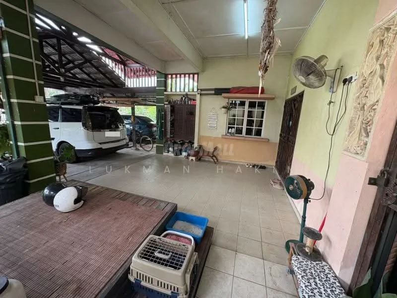 Exterior type: linked terrace house; features: tiled flooring, covered car porch, exposed beams on ceiling, wall-mounted fan, open space for parking, greenery visible in background, decorative wall panel, storage area, outdoor seating, multiple vehicles parked; style: traditional.