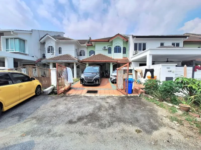 Exterior type: linked terrace house; features: two-storey linked terrace, brick facade, tiled roof, car porch with space for 2 cars, manicured front garden, paved driveway, fenced perimeter, front gate, visible parking area, adjacent houses, surrounded by greenery; style: modern.