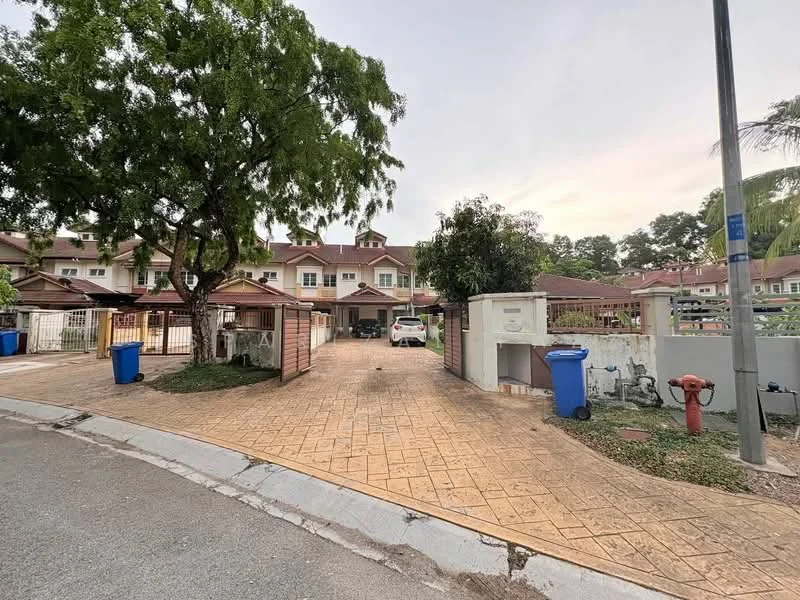 Exterior type: linked terrace house; features: paved driveway, manicured lawn, mature trees, two blue dustbins, car porch with awning, fenced perimeter, two-storey building, front garden area, visible parking area, street lamp, fire hydrant; style: modern.