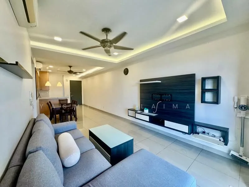 Living features: 3-seater fabric sofa in grey, coffee table, wall-mounted TV, TV console in black and white, recessed downlights, 5-blade ceiling fan, white painted walls, tile flooring, open layout to kitchen, decorative wall shelf; style: modern.