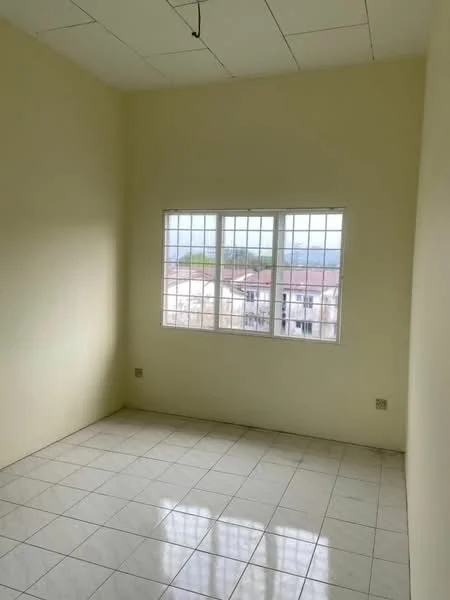 Room features: light beige painted walls, white ceiling, glazed tile flooring, large window with grid pattern, view of neighboring buildings, no visible furniture, empty room; style: minimalist; view: city.