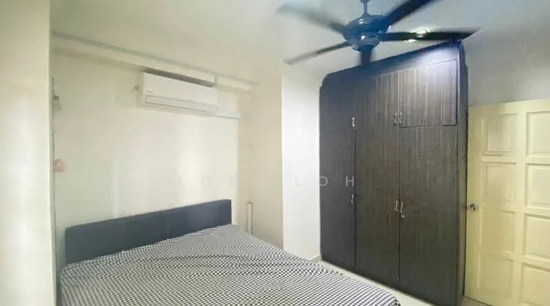 Bedroom features: queen-size bed with checkered bedding, built-in wardrobe with dark wood finish, 1 wall-mounted split AC, ceiling fan, cream painted walls, light-colored door, window with no visible treatment; style: modern.