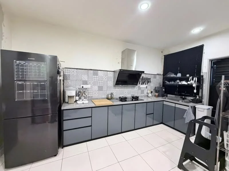 Kitchen features: grey cabinetry, black countertop, stainless-steel range hood, 2-burner gas hob, built-in oven, stainless-steel fridge, white tiled backsplash with geometric pattern, double-basin sink, kitchen utensils on wall rack, black window blinds, white tiled flooring, wooden cutting board, coffee machine, kettle; style: modern.
