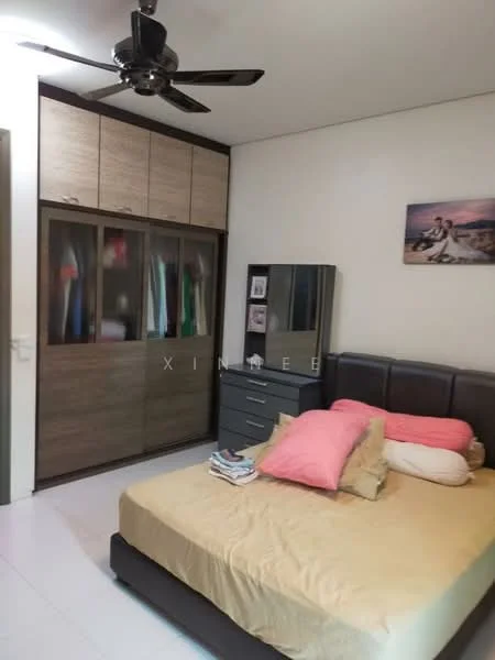 Bedroom features: queen-size bed with beige bedding, upholstered headboard in dark brown, 2 bedside pillows in pink, built-in wardrobe with sliding doors, dark wood finish on wardrobe, chest of drawers in dark wood, framed artwork on wall, ceiling fan with 5 blades, white walls, white tiled flooring; style: modern.