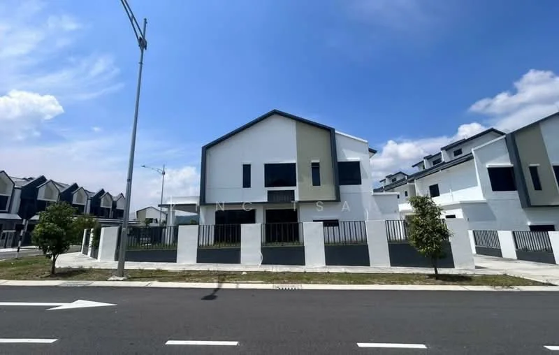 Exterior type: linked terrace house; features: white painted facade, grey accent panels, flat roof, two-storey building, manicured lawn, paved walkway, fencing around property, street lighting, surrounded by other residential units; style: modern.