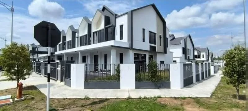 Exterior type: linked terrace house; features: white painted facade, black trim accents, flat roof, two-storey structure, manicured lawn, paved walkway, fenced front yard, multiple windows, balconies on upper level, corner unit, surrounded by greenery; style: modern.