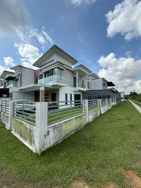 Exterior type: detached bungalow; features: white painted facade, grey cladding, glass balcony railings, manicured lawn, two-storey structure, flat roof, large windows, driveway, surrounded by greenery; style: modern.