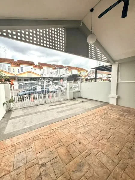 Exterior type: linked terrace house; features: paved flooring, covered porch area, fenced front yard, white painted walls, overhead ceiling fan, open view of street, surrounded by residential houses; style: modern.