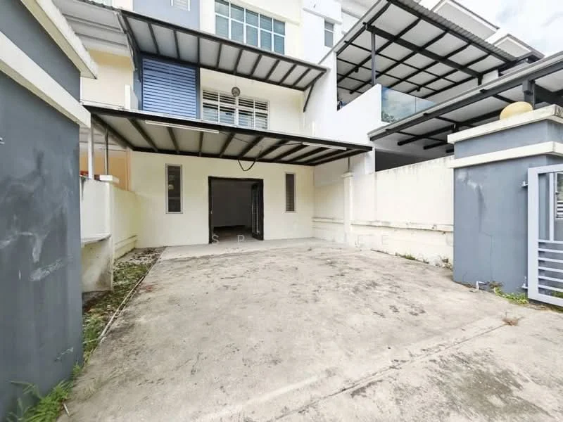 Exterior type: linked terrace house; features: concrete driveway, covered car porch, white painted facade, grey painted walls, manicured lawn area, sliding glass door, windows with security bars, overhead roof structure, exposed concrete flooring, surrounded by low landscaping; style: modern.