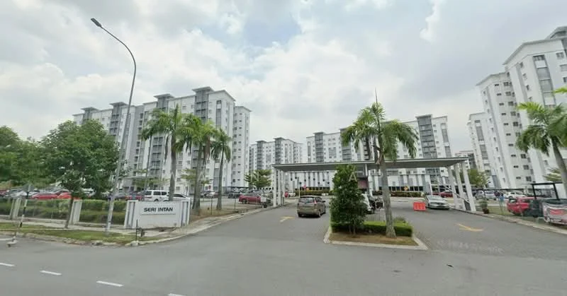 Exterior type: mid-rise condominium; features: multiple residential blocks, landscaped entrance, paved driveway, palm trees, parking spaces, guard house at entrance, surrounded by greenery, modern facade, glass balconies, street lighting; style: modern.